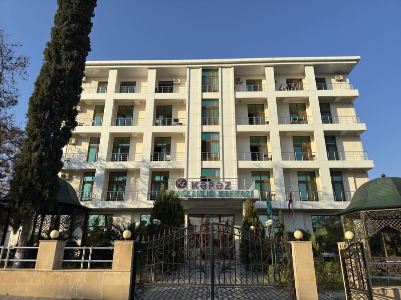 Sanatoriyanın mərkəzi korpusu